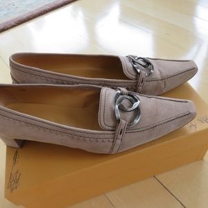 Tod's women's shoes tan color suede size 39